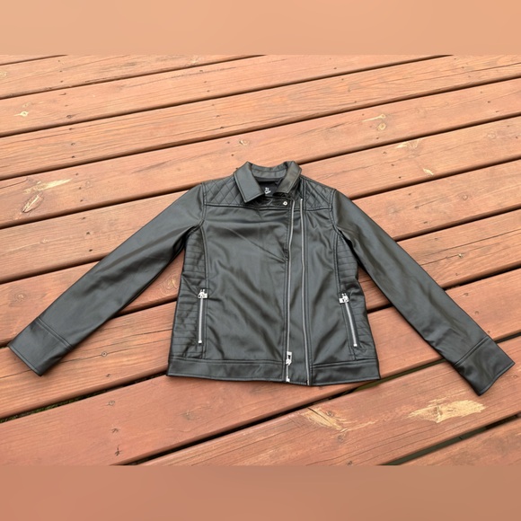 Girls black leather jacket - Picture 1 of 3